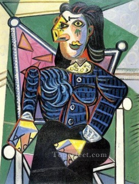 パブロ・ピカソ Painting - 肘掛け椅子に座る女性 1918年 パブロ・ピカソ